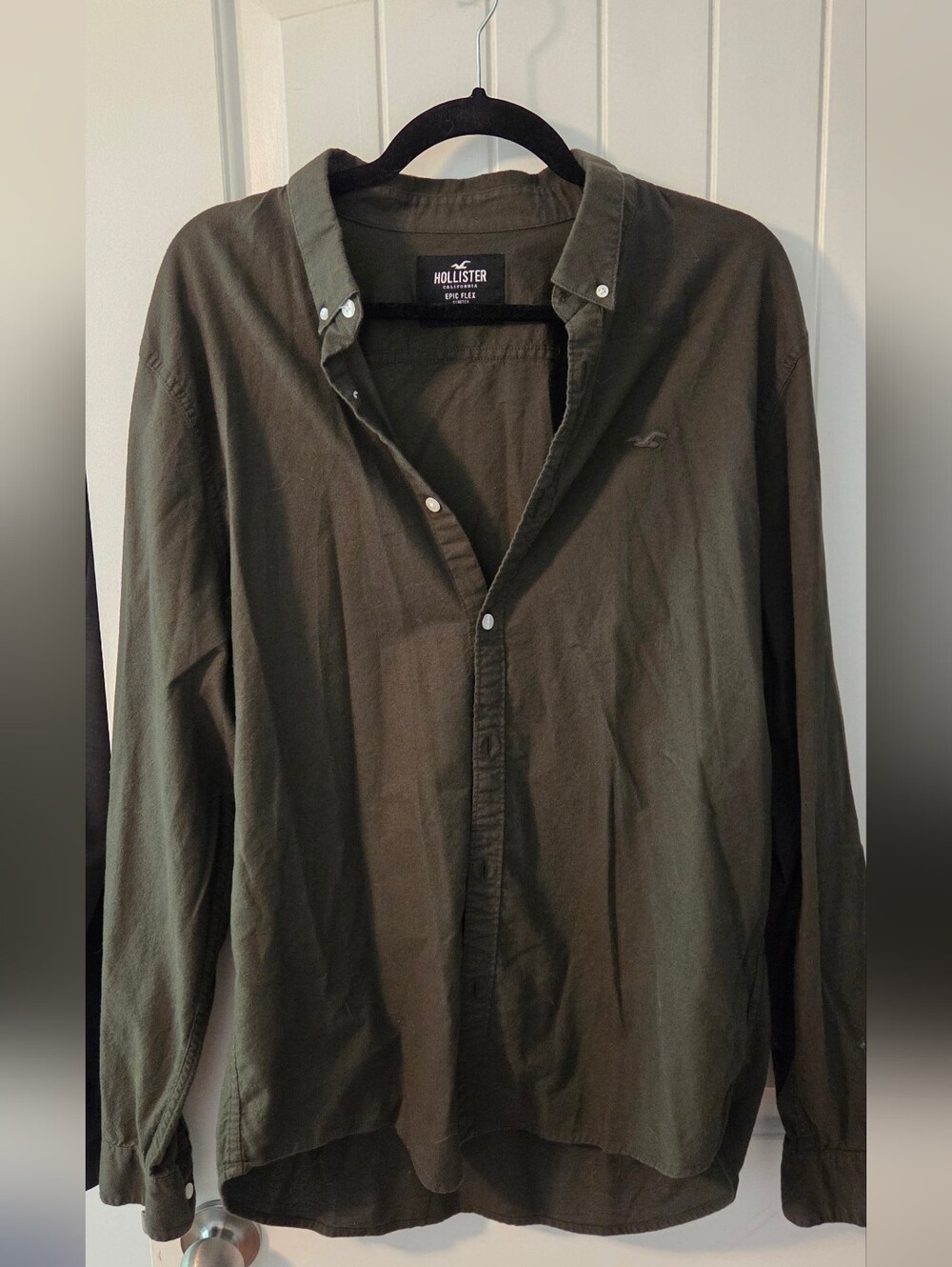 Hollister Men's Olive Button-Front Lightweight Shirt